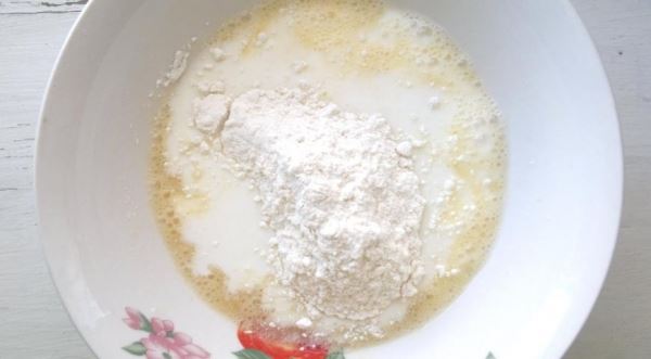 Блинный торт из шпинатных блинчиков с сырно-сливочным кремом