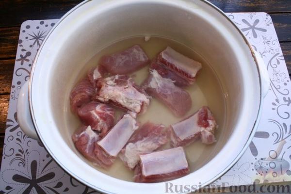 Борщ полтавский с галушками и свиными рёбрышками