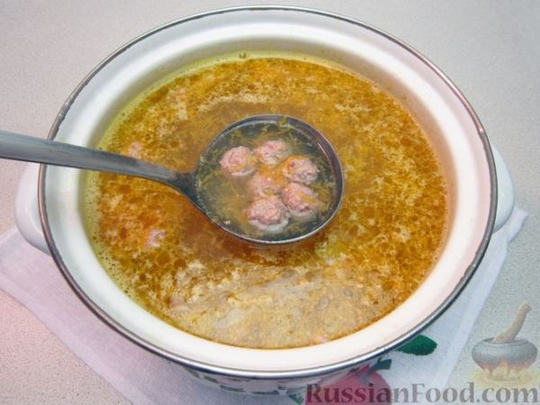 Сырный суп с фрикадельками, картофелем и вермишелью