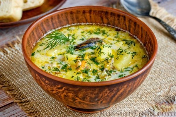 Сырный суп с рыбными консервами